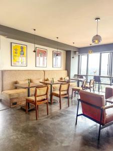 Smart Home Stays, Luxe Serviced Studio at Escada Westlands, Pool, Gym, Fast Wi-Fi and Rooftop Views