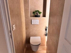 Appartement moderne 3 pièces climatisé avec balcon, plage à 2 min