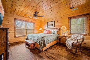 LOVED, Stunning MTN Views, Game room, Fire Pit