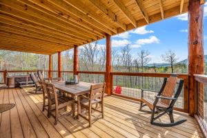 LOVED, Stunning MTN Views, Game room, Fire Pit