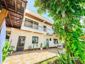 THE OASIS RESORT CondoBimbo 1-Big Room, Balcony, kitchen, Pool, Wifi, Videoke