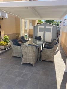 CASA CLARO maison familiale 4 chambres tout confort, jacuzzi privé, piscine commune, quartier résidentiel Los Balcones