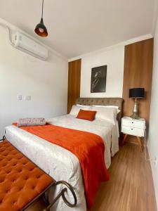 Aconchego e localização, a 10 minutos de CAMINHADA da praia e a 26 minutos de carro do RIR26, com vaga de garagem e 2 banheiros para maior conforto dos nossos hóspedes