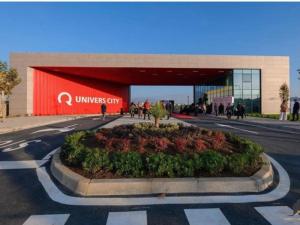 Apartment close to the Airport & handy for center