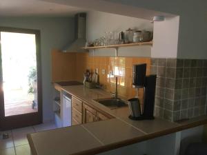 Maisonnette en forêt à 5min du centre ville