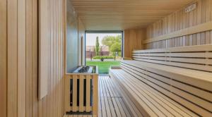 Omega Lake Prestige # 5 Private Pool & Jacuzzi & Sauna & Gym & Lake Access