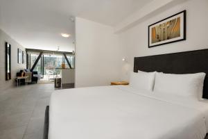 Berna 14 by Wynwood House