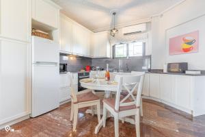 Calypso - Sea View Apartment in Nea Makri