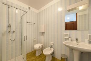 Sunny apartment by the beach