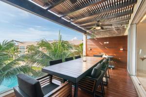 Beachfront Penthouse with Jacuzzi & Beach club