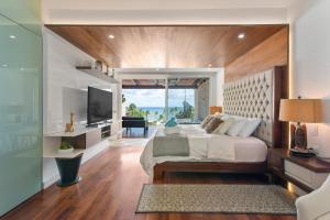 Beachfront Penthouse with Jacuzzi & Beach club