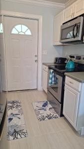 Near Beach Walk and Bike everywhere FENCED BACKYARD