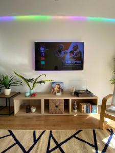 Chic Urban Studio with Stunning City Views, Panoramic View Of The Ocean Beach & Agadir Ouflla Mountains