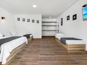 Sítio com Churrasqueira, Piscina, Lago e Natureza