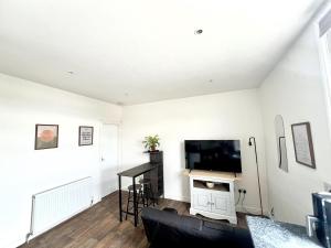 Cozy hotel-style city apartment with free parking