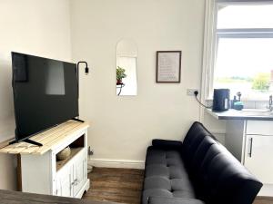 Cozy hotel-style city apartment with free parking