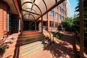 Lovely spacious flat with parking Reduction for contractors