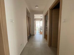 Apartman Zlatni dan - zgrada Idea - Bečići