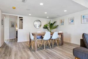 Treasure Island Waterfront home - 100ft to beach!