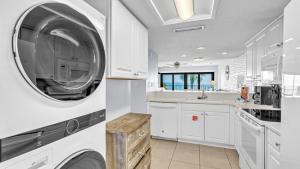 Low Floor - Remodeled - Beachfront - FLPCB65