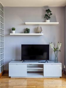 Beachside - Stunning sea view townhouse across the road from the beach