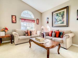 Family villa near Disney w pool & game room