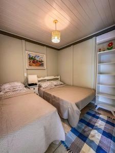 Casa com piscina, vaga para 4 carros, 200m da praia e 10km do Beto Carreiro!