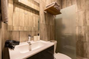 205 Zocalo Cathedral 2bdrmB 2Bath fits 10 AC Apt