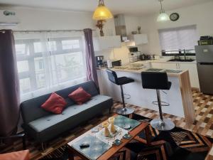 Modern 3 min drive to beach