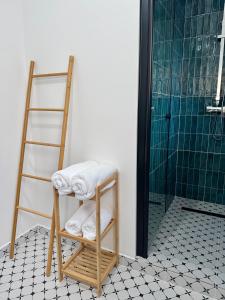 Emerald - Modern Central Apartment