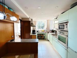 Coastal Comfort Stylish Stay Near the Black Sea