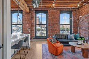 Brick & Bed Riverfront Lofts, G 303