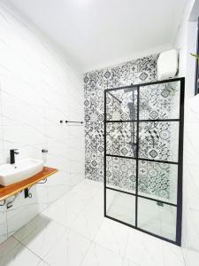 Chic & Modern Studio Oasis