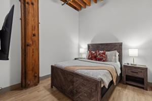 Brick & Bed Riverfront Lofts, G 202