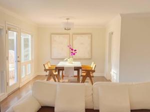 Secret garden home near Stanford