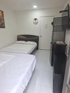 Amplia habitación independiente a 2 cuadras de la playa y el aeropuerto