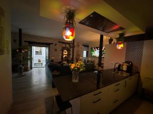 Habitación en casa familiar, baño propio 2