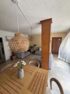 Amplia habitación con balcón y baño privado