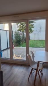 Apartment with garden