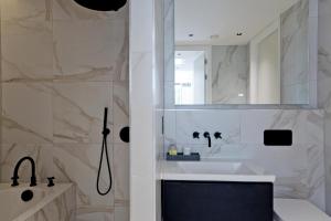 Elegant Apartments Kensington with Private Balcony