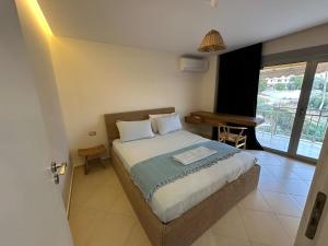 Sea View Netfl Balcony Sofa Bed Fireplace