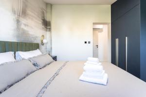 B luxury apt near beach w big terrace & sea view