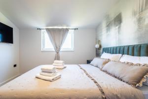 B luxury apt near beach w big terrace & sea view