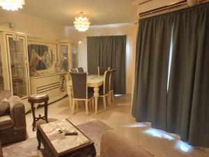 شقة في المعادي الجديدة بالقاهرة قرب كارفور