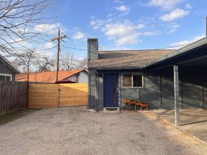 Royal Retreat - Cozy Luxe 2BR Near Downtown