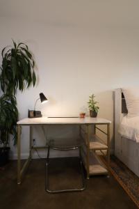 Royal Retreat - Cozy Luxe 2BR Near Downtown