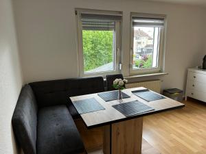 Zentrales Apartment mit Netflix, Kaffee & Parkplätzen