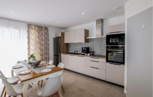 Beautiful Home In Die With House A Mountain View