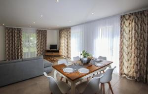 Maisons de vacances Beautiful Home In Die With House A Mountain View : photos des chambres