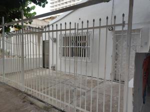 Amplia habitación independiente a 2 cuadras de la playa y el aeropuerto